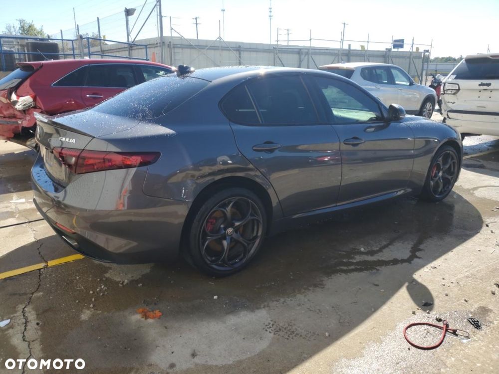 Alfa Romeo Giulia 2.0 Turbo 16V AT8-Q4 Ti - 3