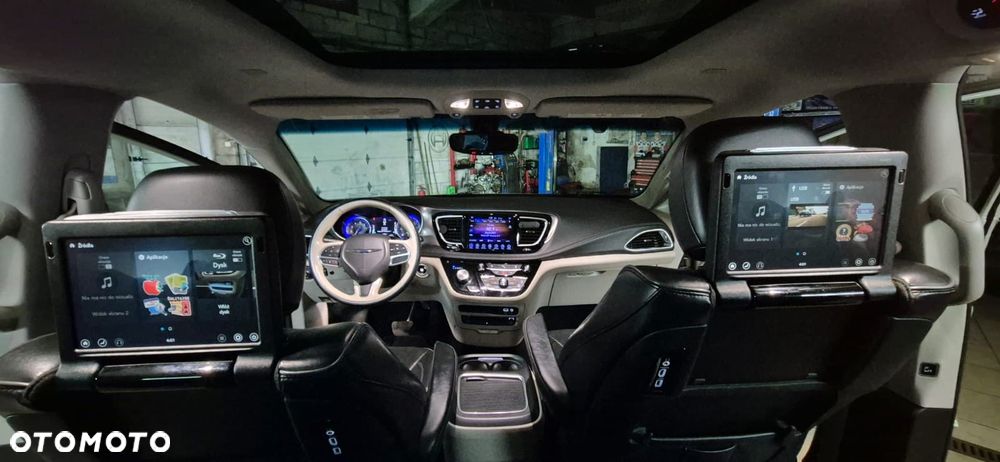 Chrysler Pacifica - 35