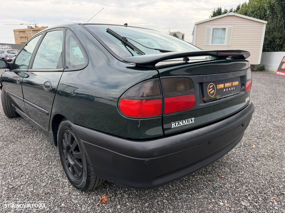 Renault Laguna 2.2 D - 18