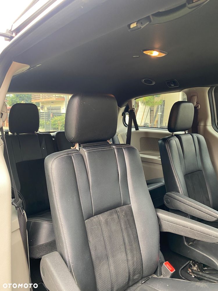 Dodge Grand Caravan - 10
