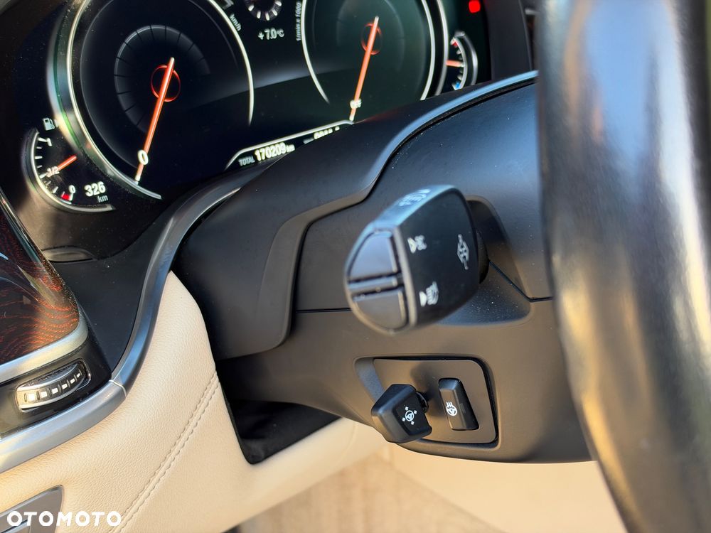 BMW Seria 7 750i xDrive - 26