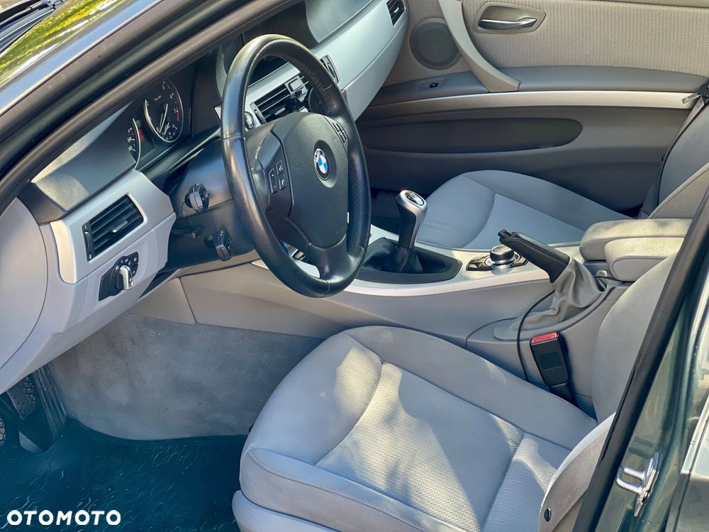 BMW Seria 3 320i - 8