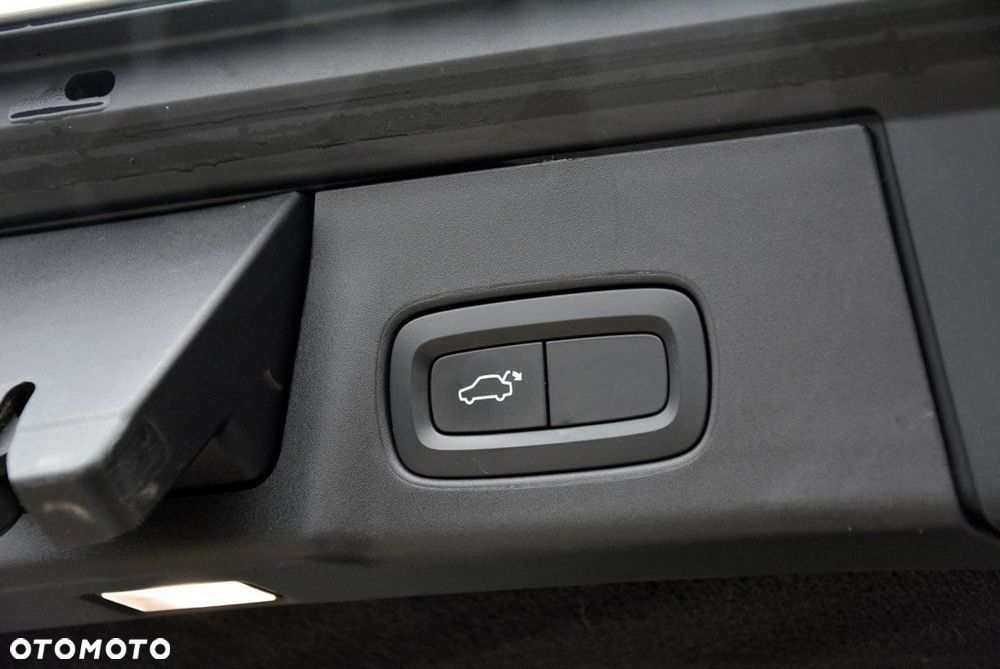 Volvo V90 D3 Momentum Pro - 36