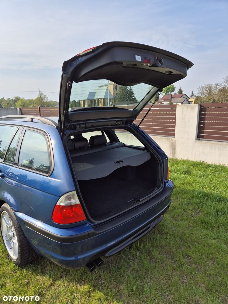 BMW Seria 3 320i Touring - 24