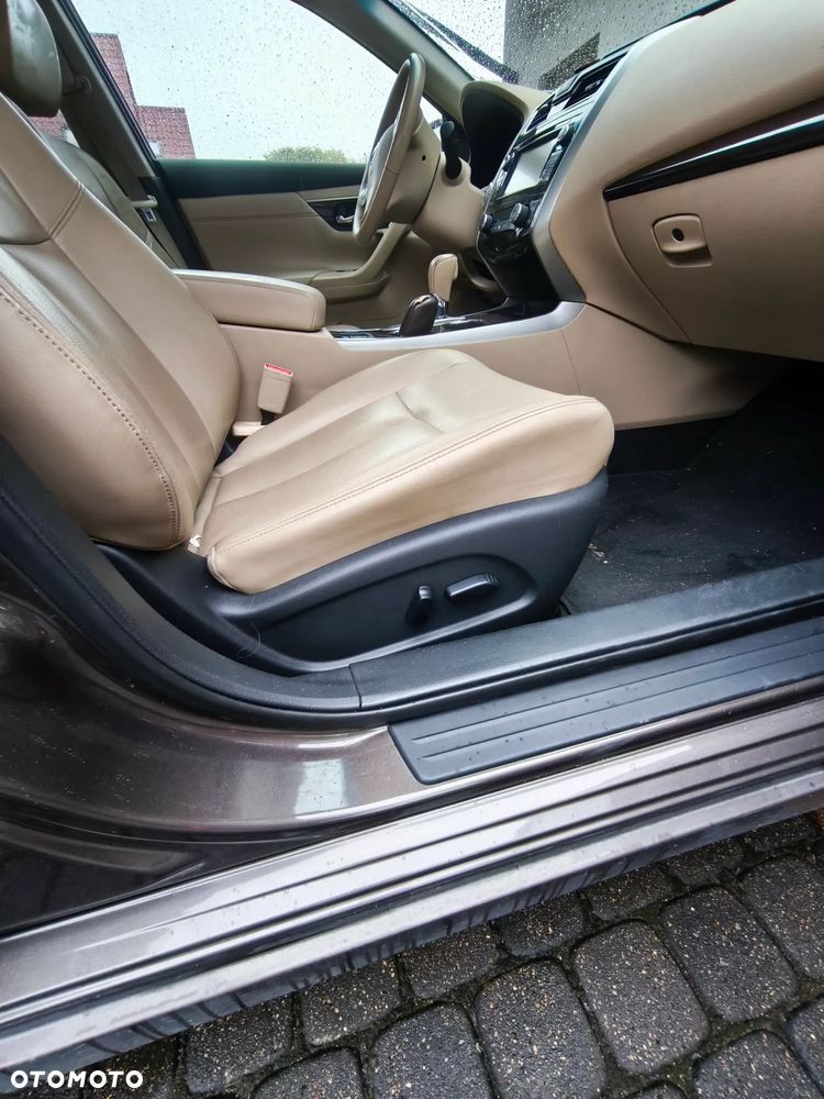 Nissan Altima - 10
