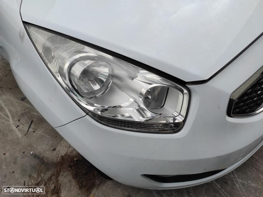 FAROL DIREITO KIA VENGA - 1