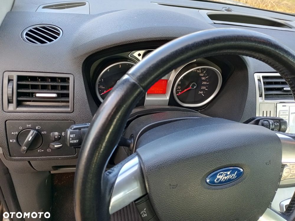 Ford Kuga 2.0 TDCi 2x4 Titanium - 5
