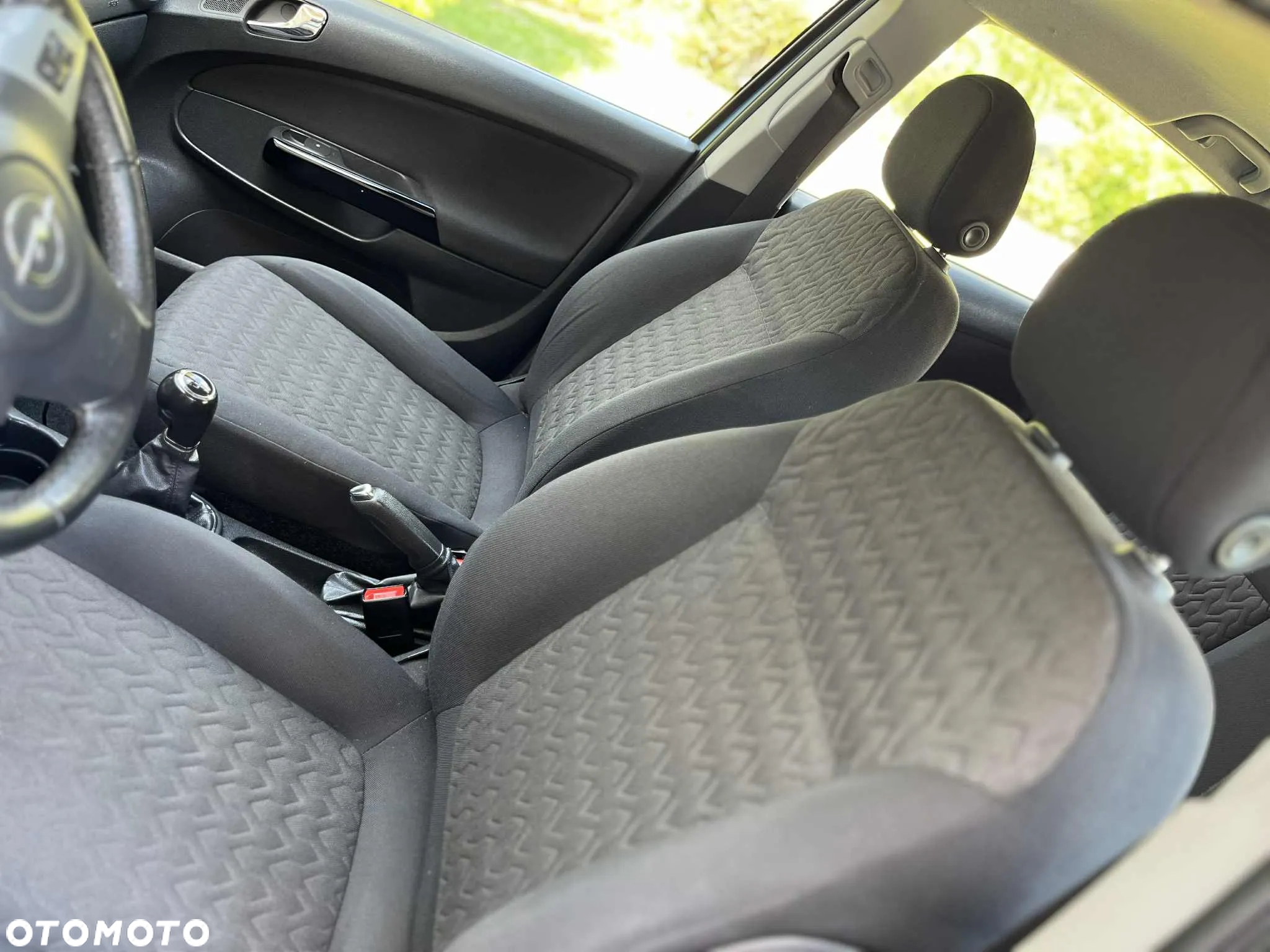 Opel Corsa 1.4 16V Active - 16