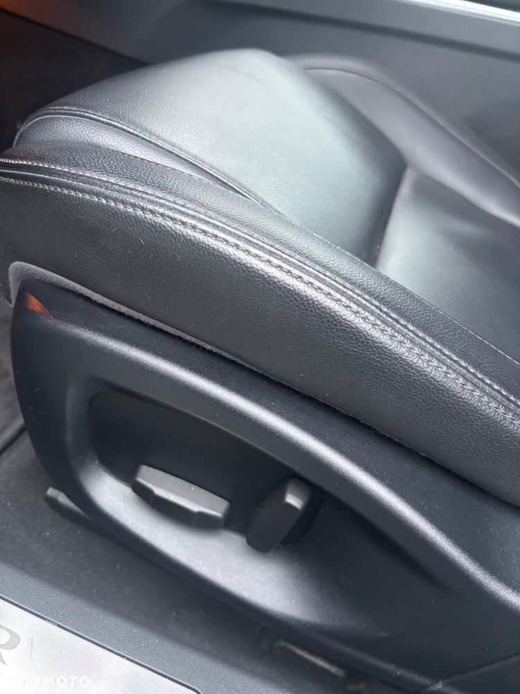 Jaguar XF 35t Prestige - 12