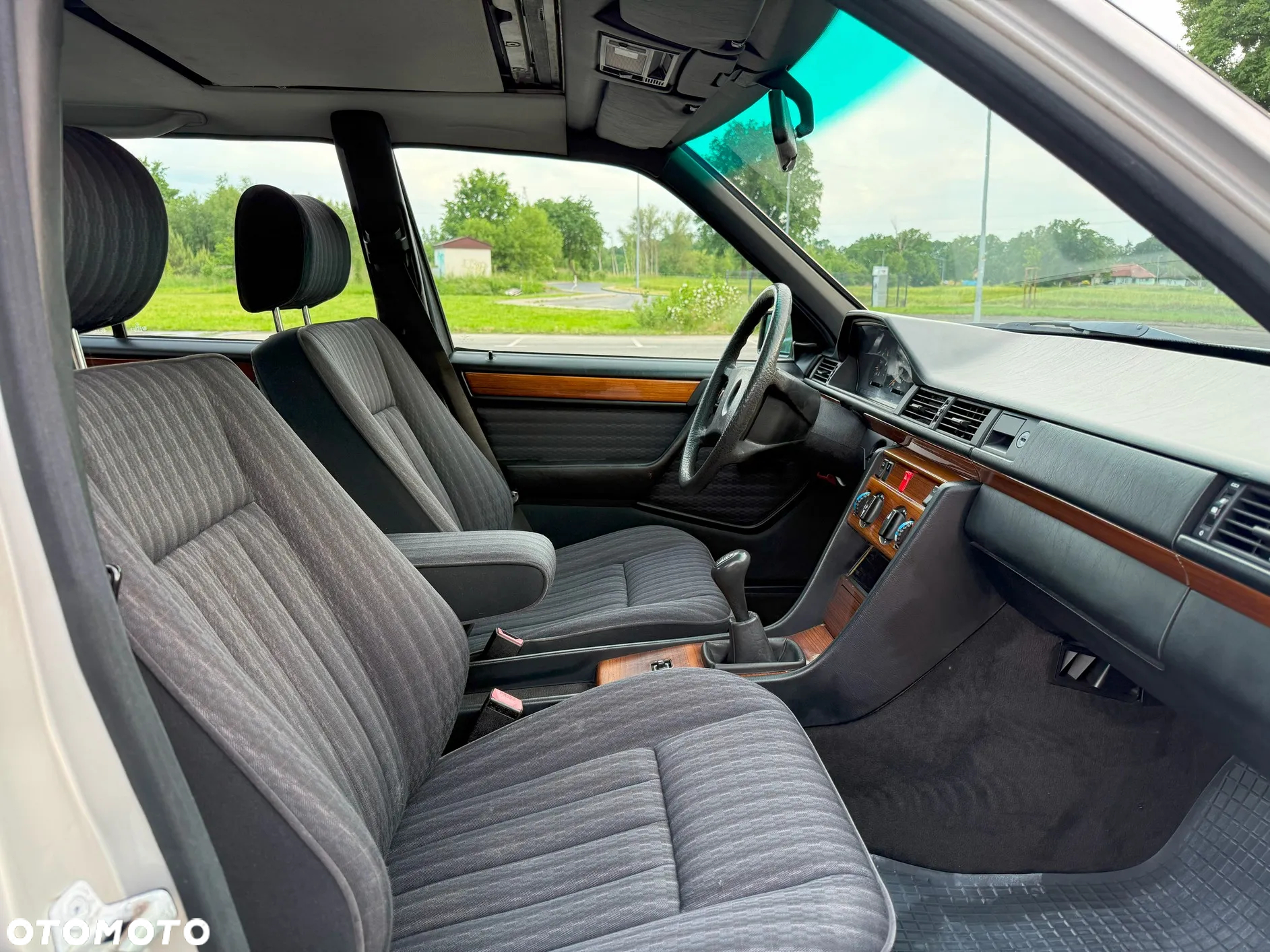 Mercedes-Benz W124 (1984-1993) - 11
