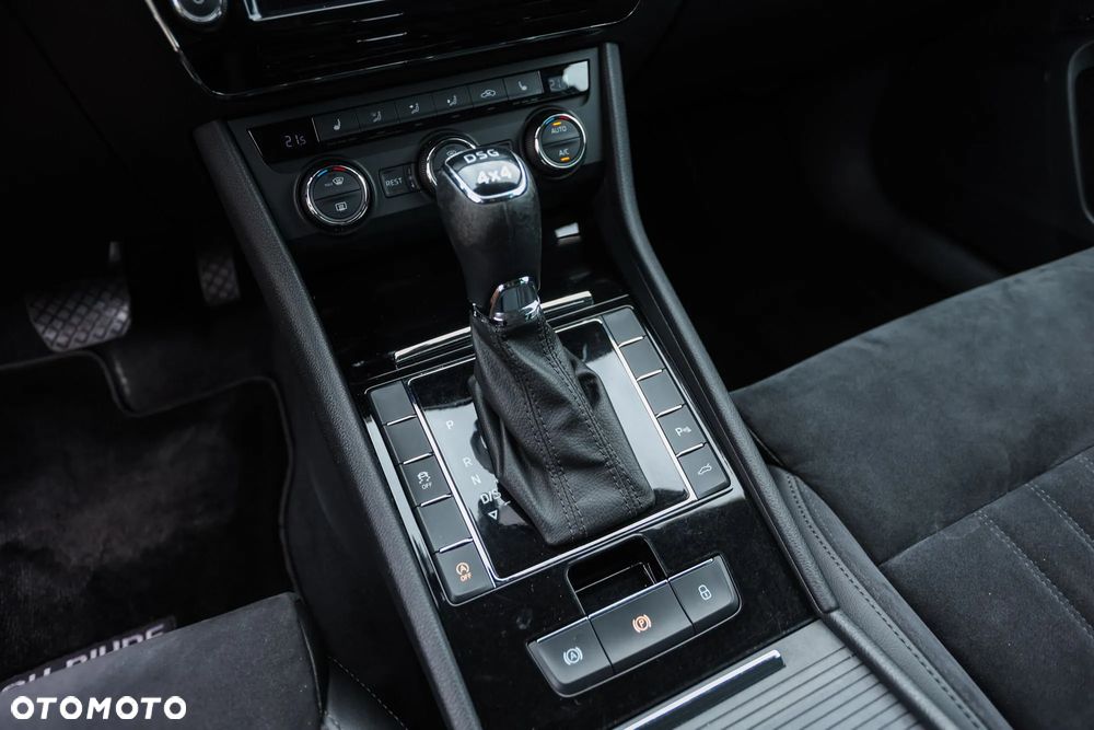 Skoda Superb 2.0 TDI 4x4 DSG Premium Edition - 30