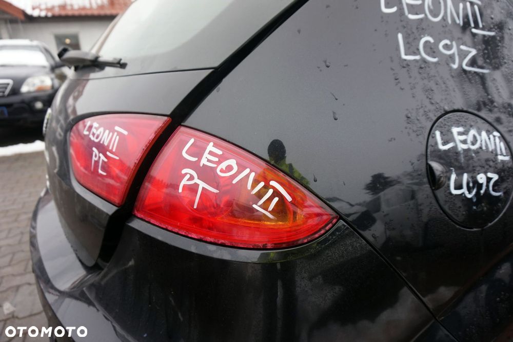 LAMPA TYLNA PRAWA LEON II 1P1 LIFT 5D HB  SEAT 2009-2012 - 1