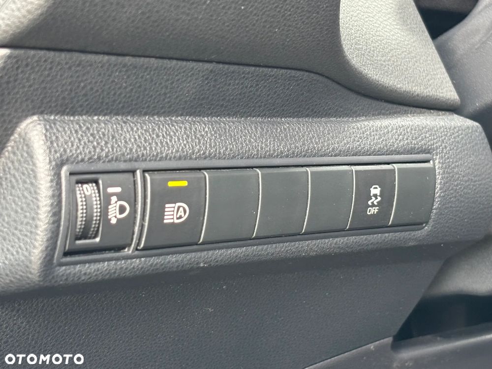 Toyota Corolla 1.8 Hybrid Executive - 17