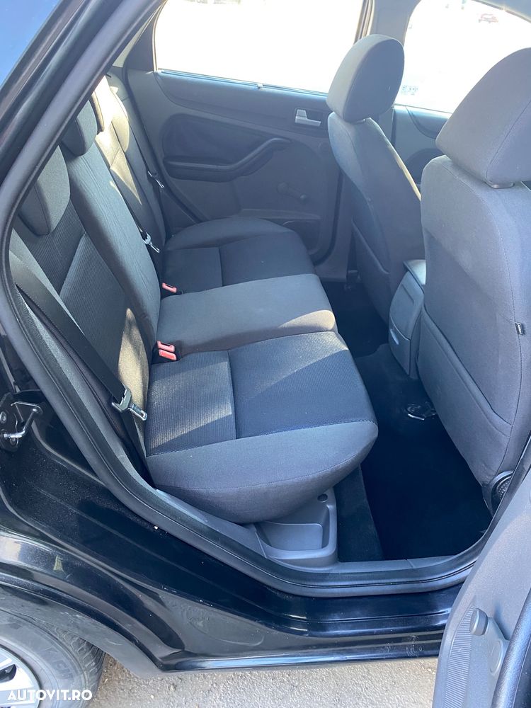 Ford Focus 1.6 Ambiente - 13