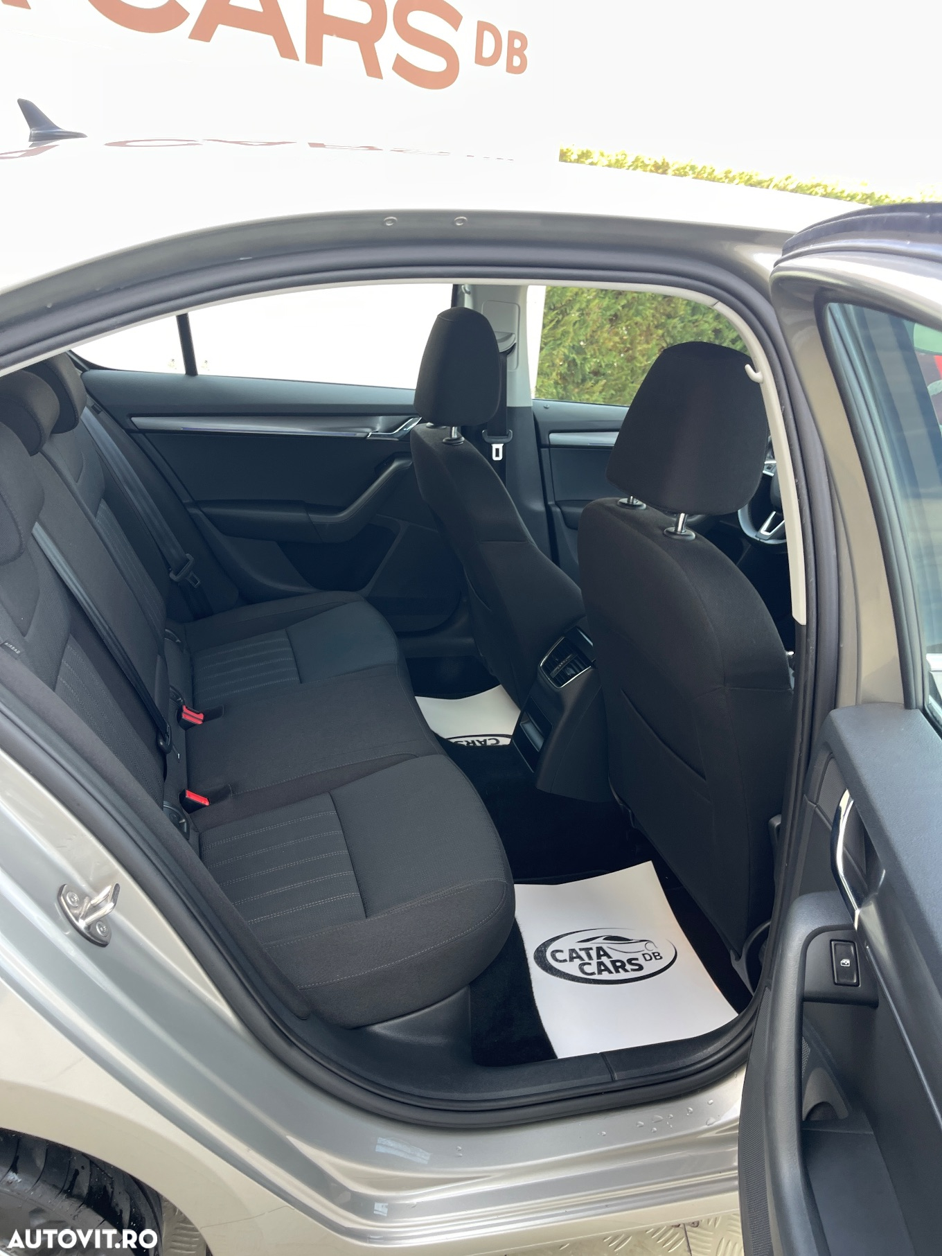 Skoda Octavia 1.6 TDI DSG Style - 23