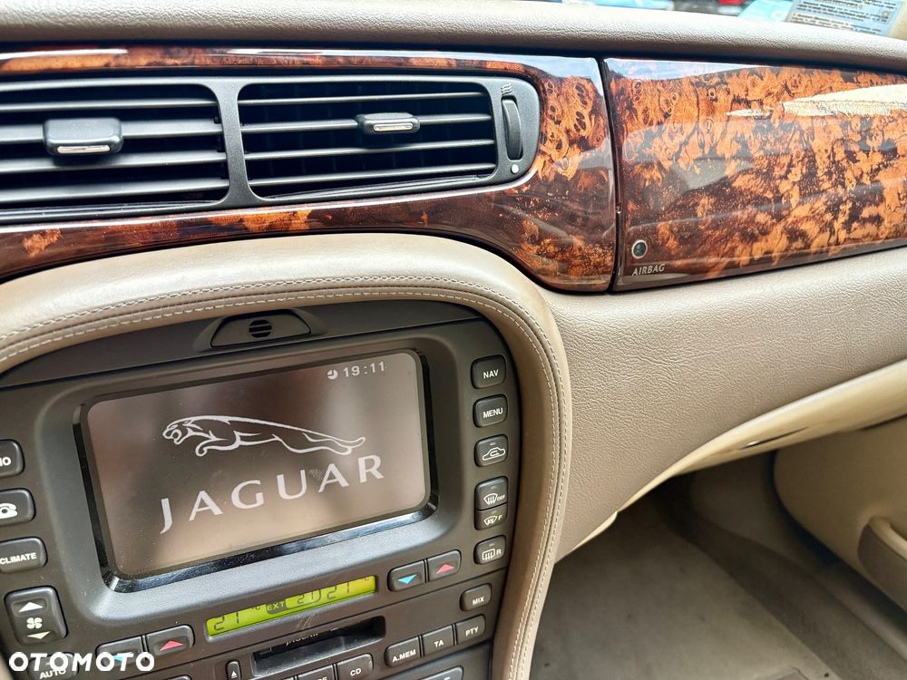 Jaguar S-Type 4.2 V8 - 7
