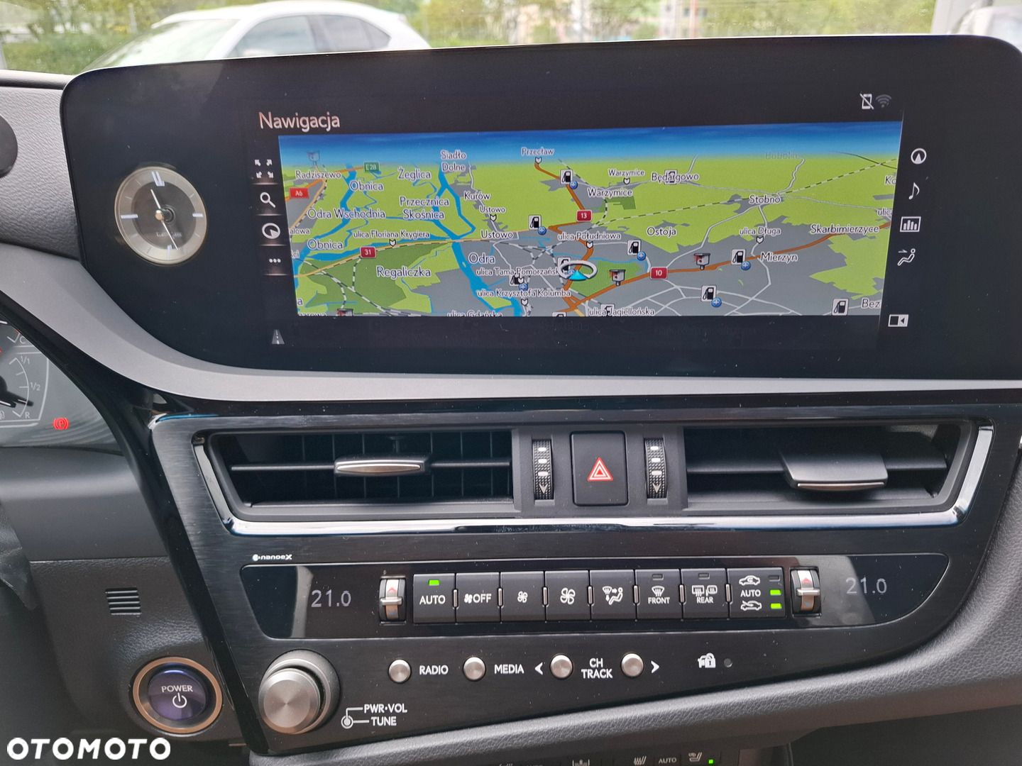 Lexus ES 300h Omotenashi - 31