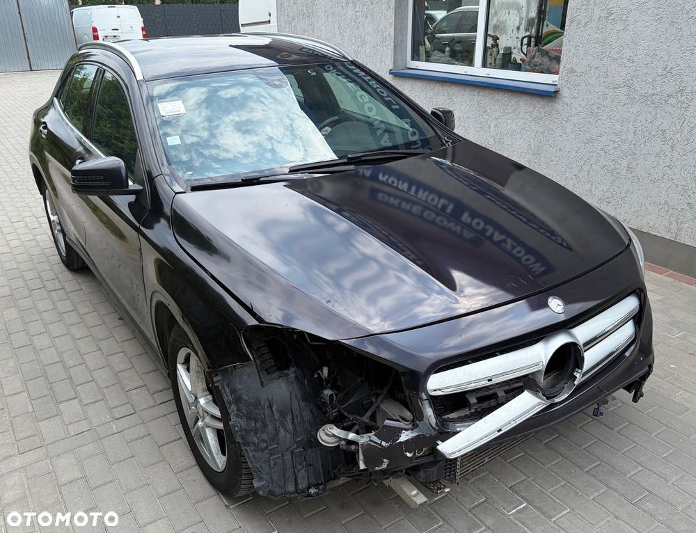 Mercedes-Benz GLA 220 d 4Matic 7G-DCT Style - 6