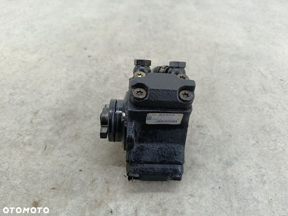 POMPA WTRYSKOWA OPEL CORSA D 55198933 0445010138  BOSCH 1.3 CDTI - 1