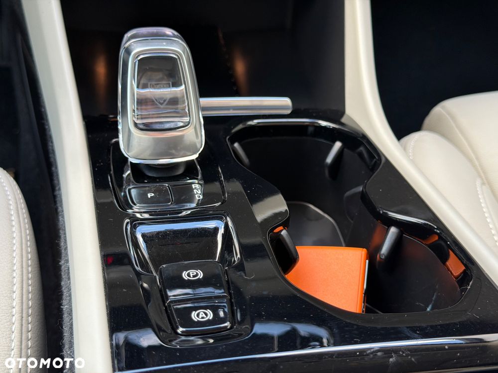 Volvo XC 40 B3 B DKG Ultra Black Edition - 12