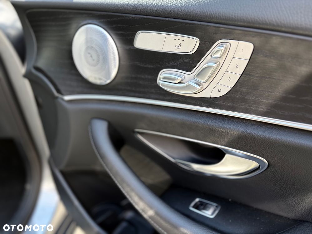 Mercedes-Benz Klasa E 400 d 4-Matic 9G-TRONIC - 31