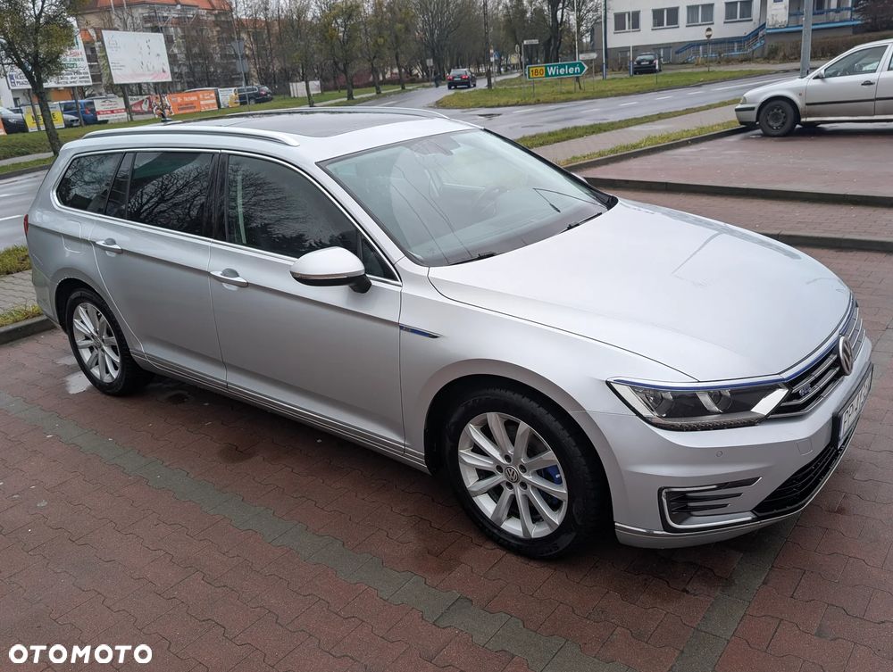 Volkswagen Passat - 16