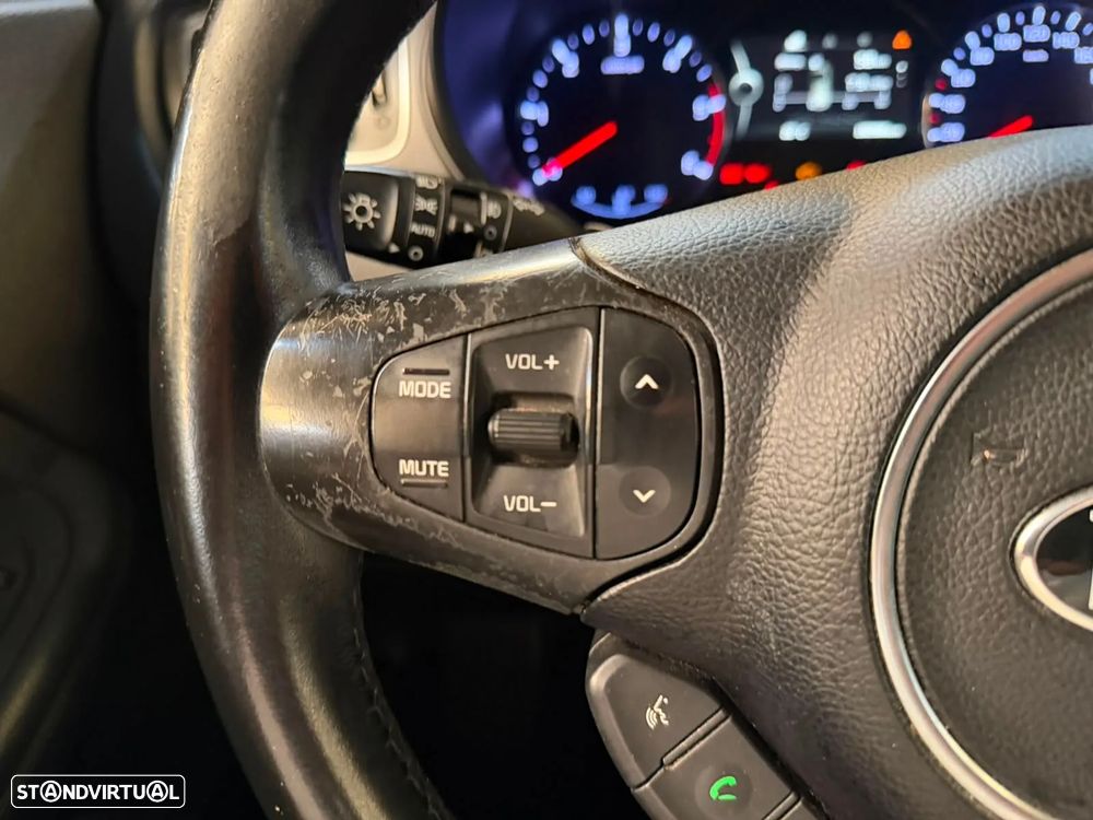Kia Carens - 14