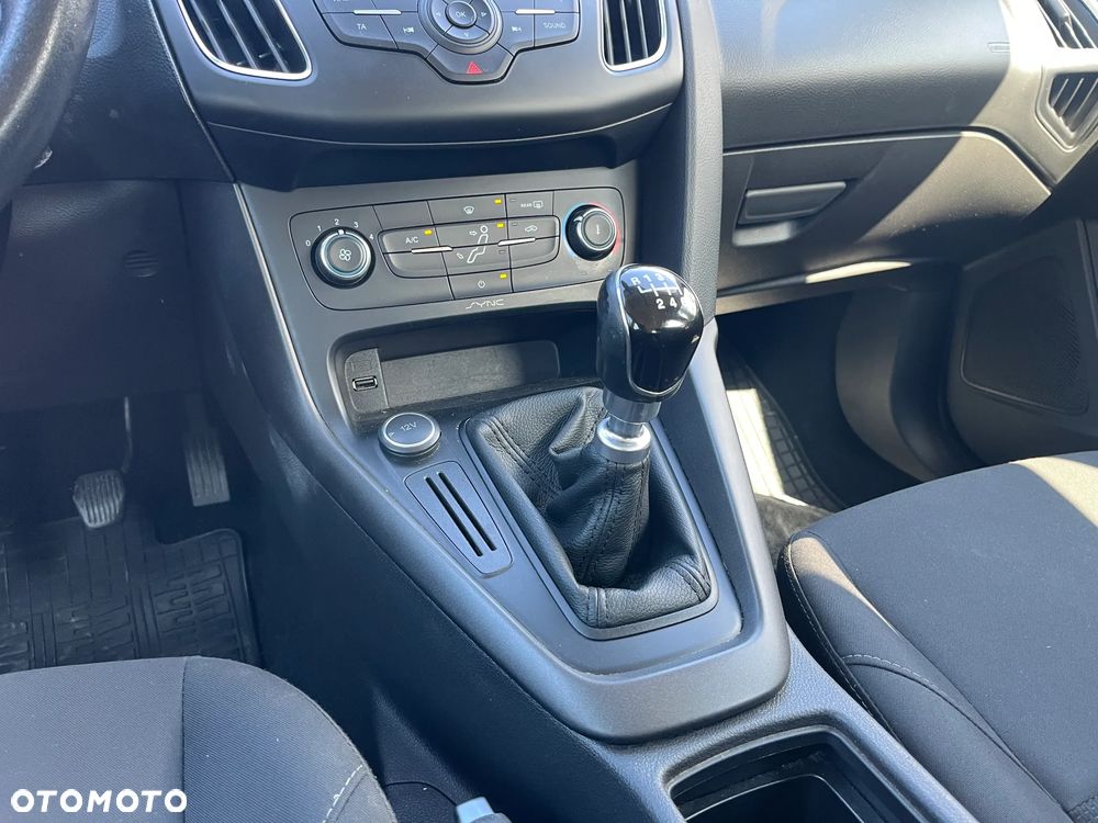 Ford Focus 1.5 TDCi SYNC Edition - 18