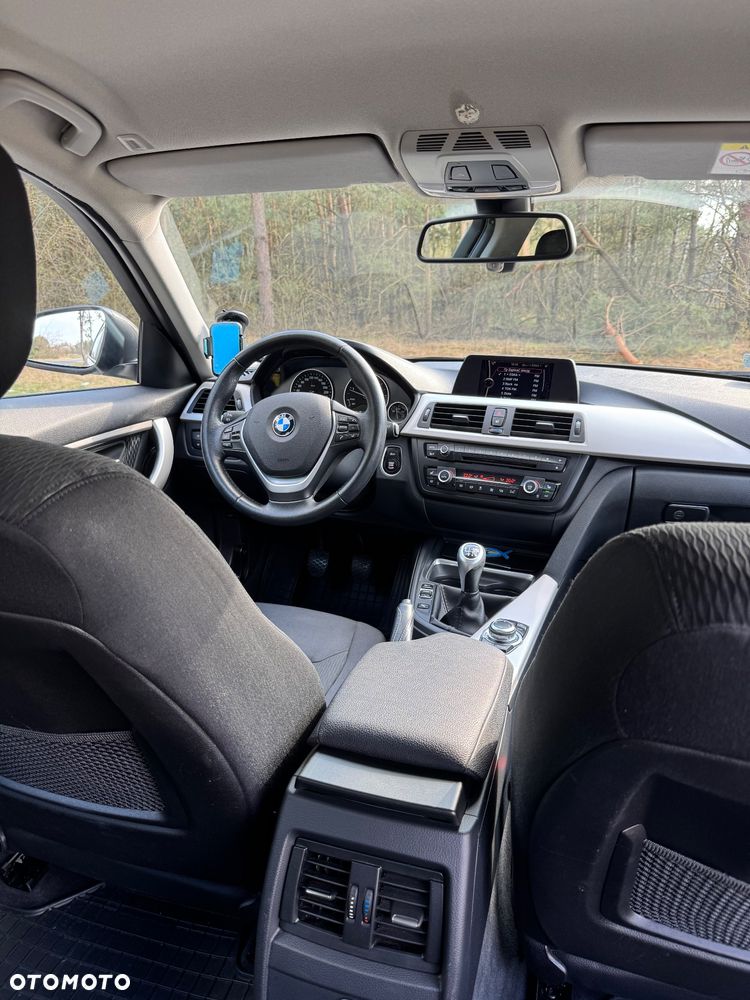 BMW Seria 3 318d - 14