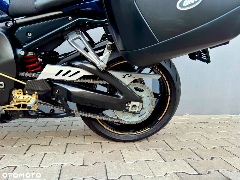 Yamaha FZ - 16
