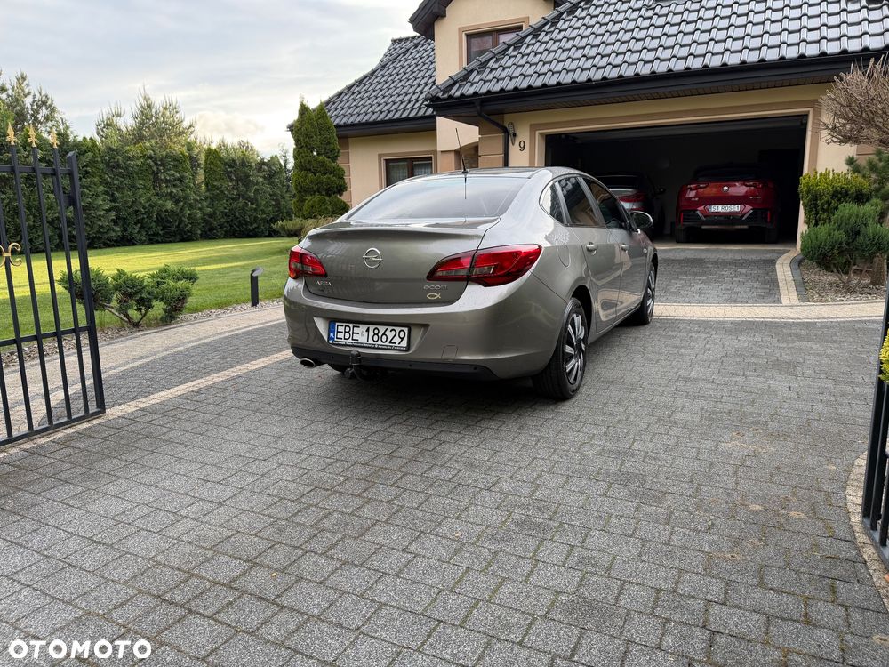 Opel Astra 1.4 Turbo - 4