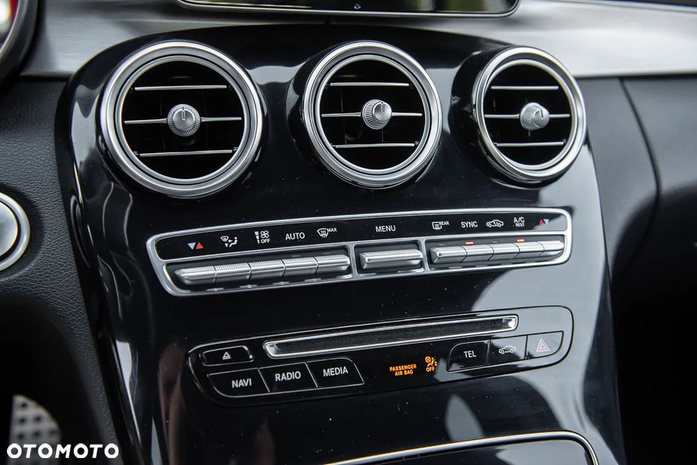 Mercedes-Benz Klasa C 400 4Matic 7G-TRONIC AMG Line - 23