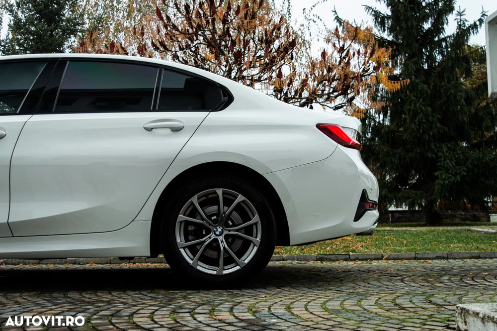 BMW Seria 3 318d Sport Line - 4