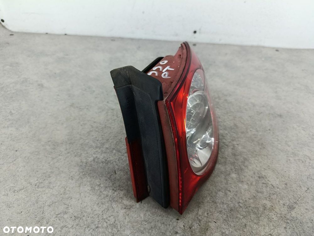 LAMPA TYLNA PRAWA VW PASSAT B6 3C5945096C SEDAN - 4