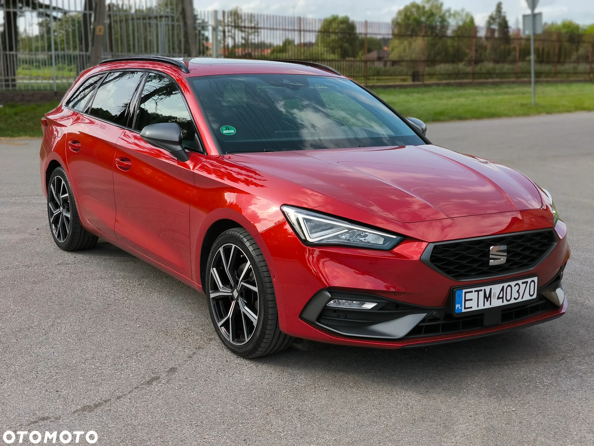 Seat Leon Sportstourer 1.5 eTSI OPF DSG FR Black Edition - 4