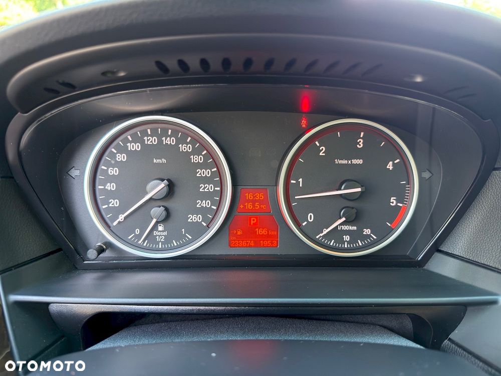 BMW Seria 5 525xd - 36