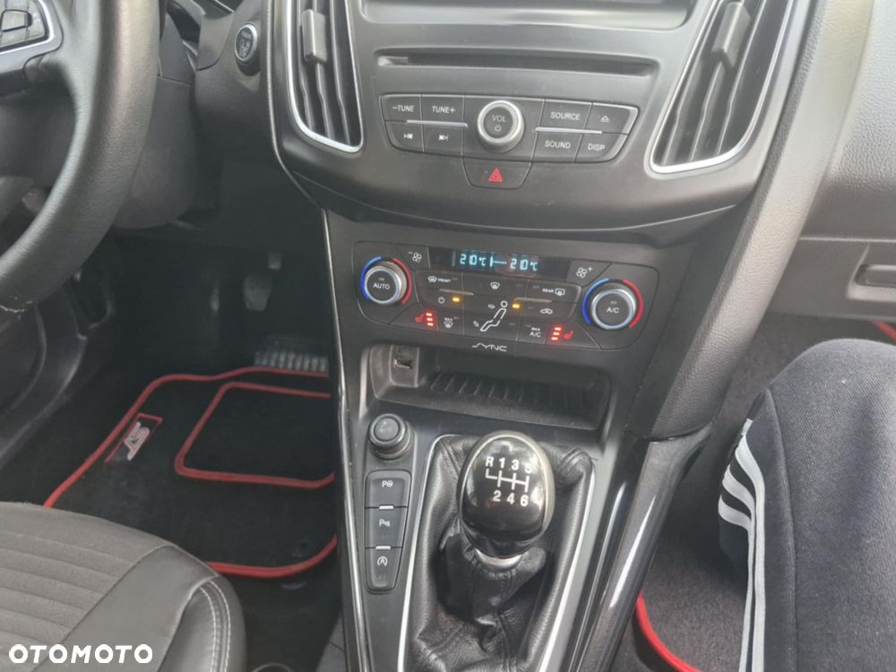 Ford Focus 1.5 EcoBoost Titanium ASS - 9