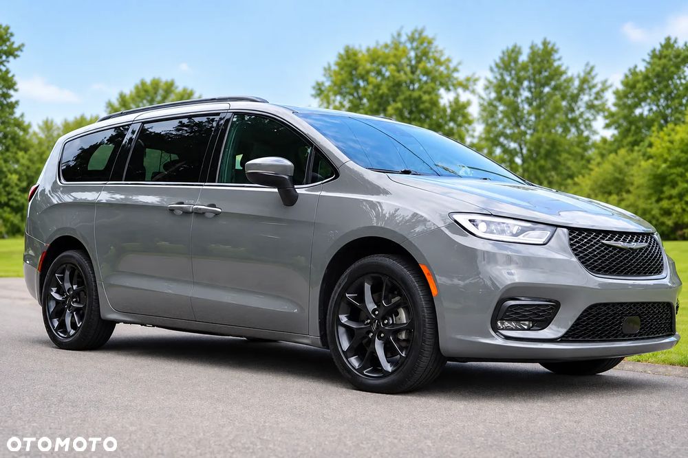 Chrysler Pacifica - 1