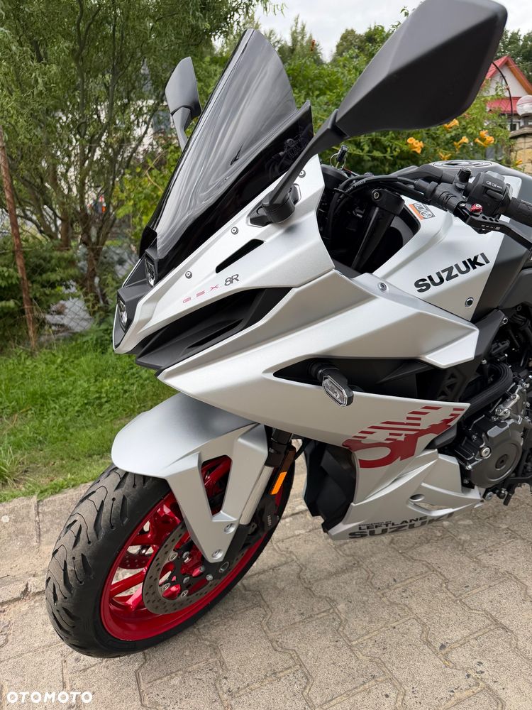 Suzuki GSX - 13