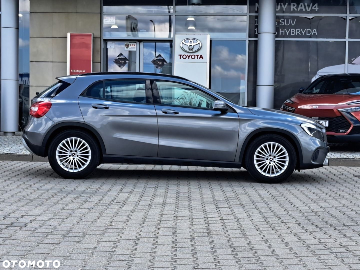 Mercedes-Benz GLA 180 d - 8