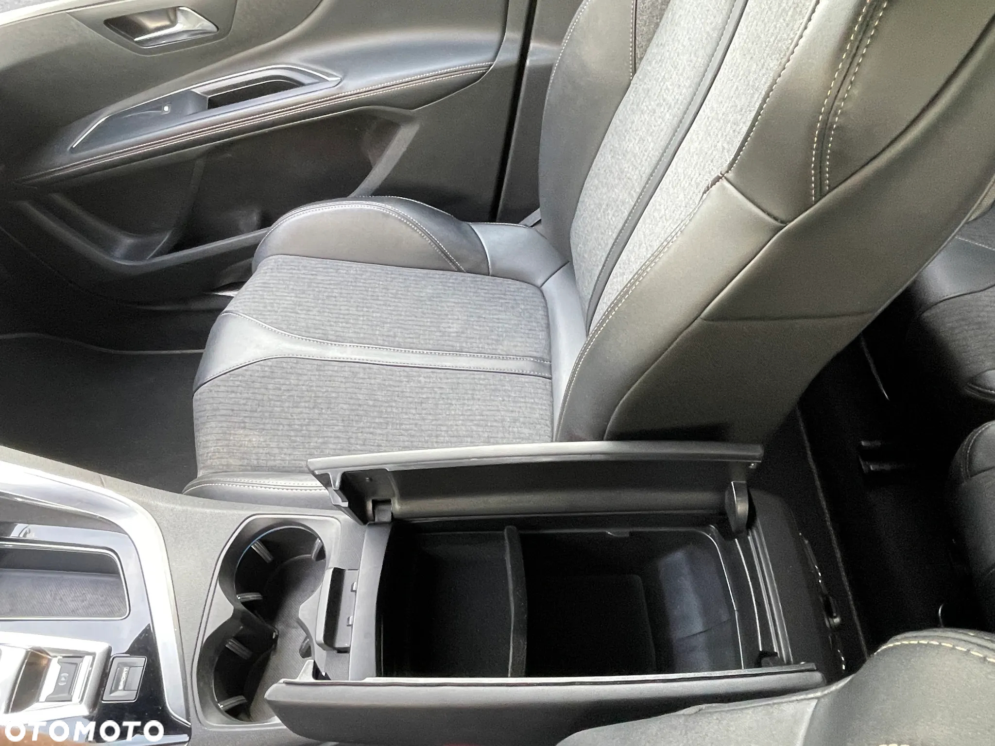 Peugeot 5008 1.6 PureTech GT Line S&S EAT8 - 29