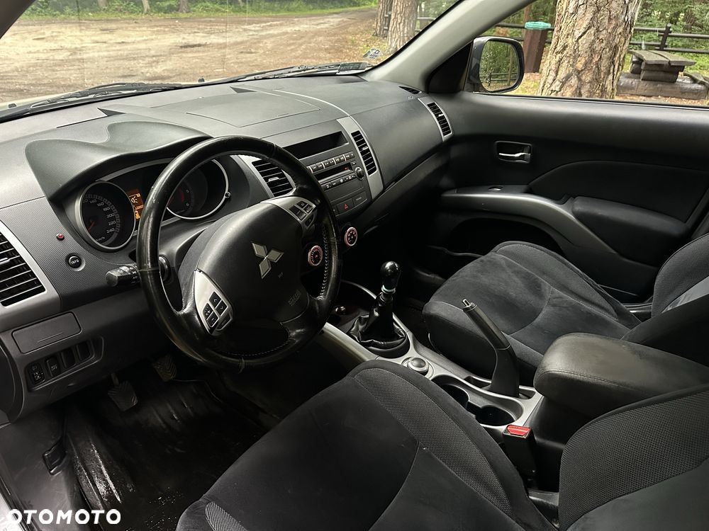 Mitsubishi Outlander - 6