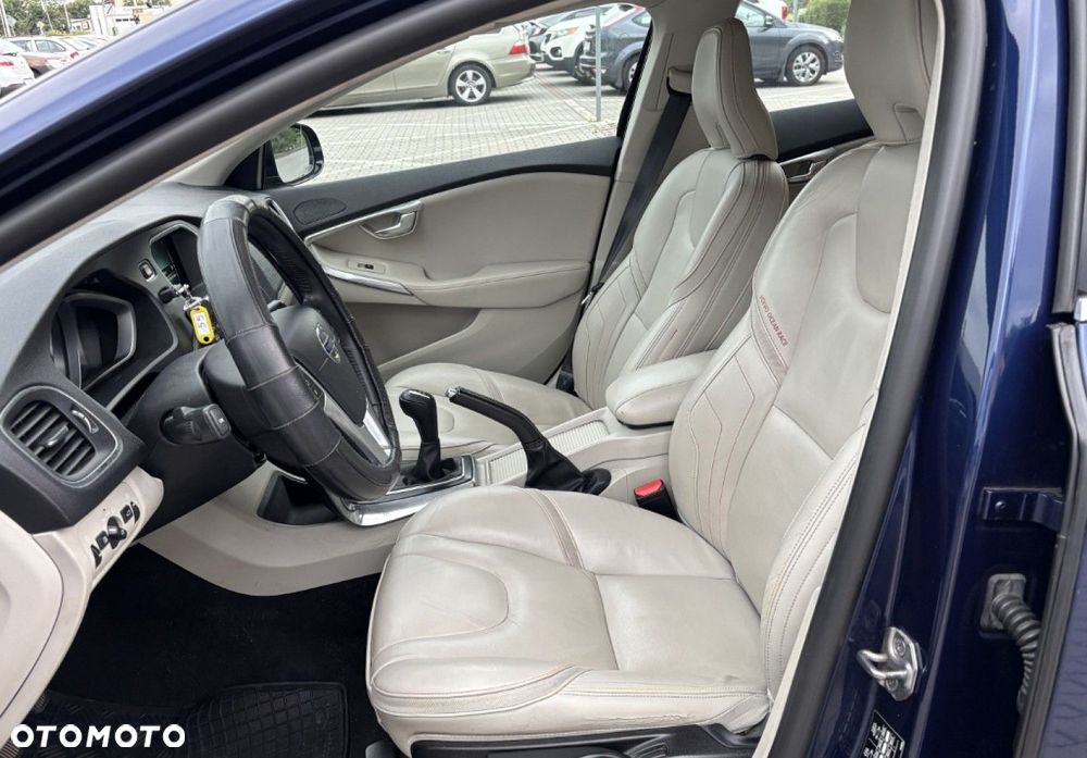 Volvo V40 Cross Country - 22