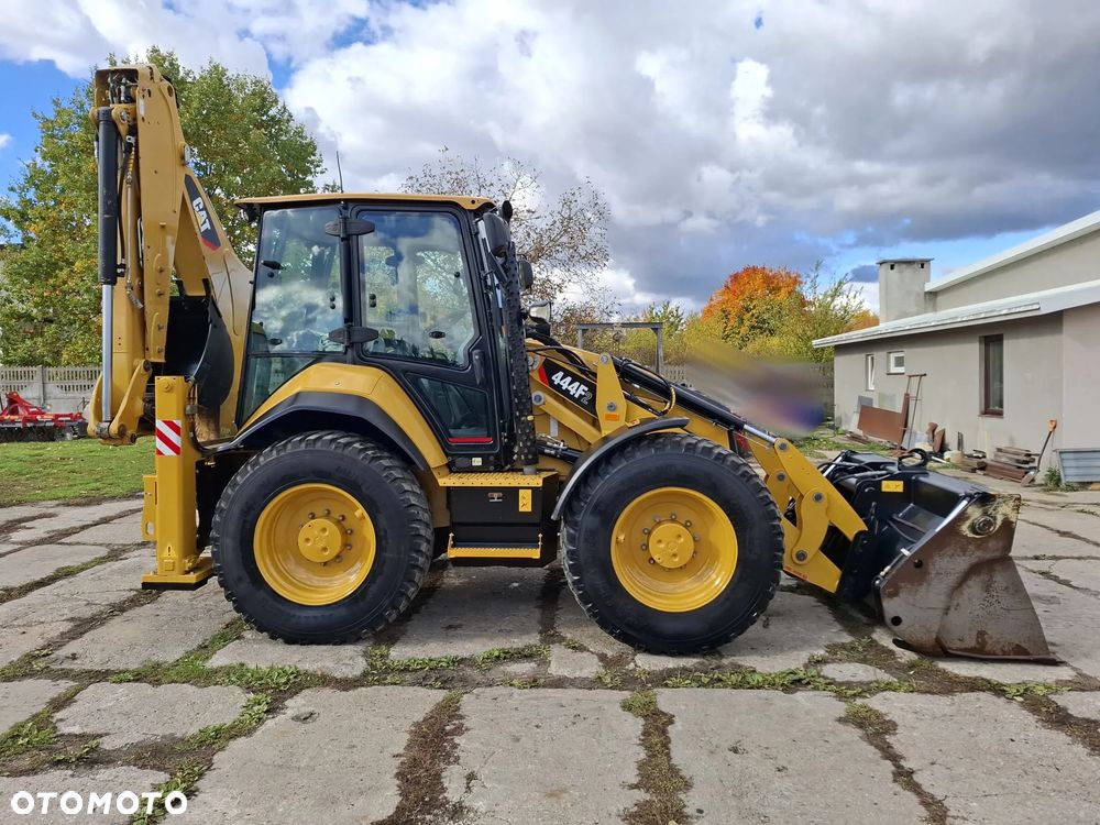 Caterpillar 444F2 - 4
