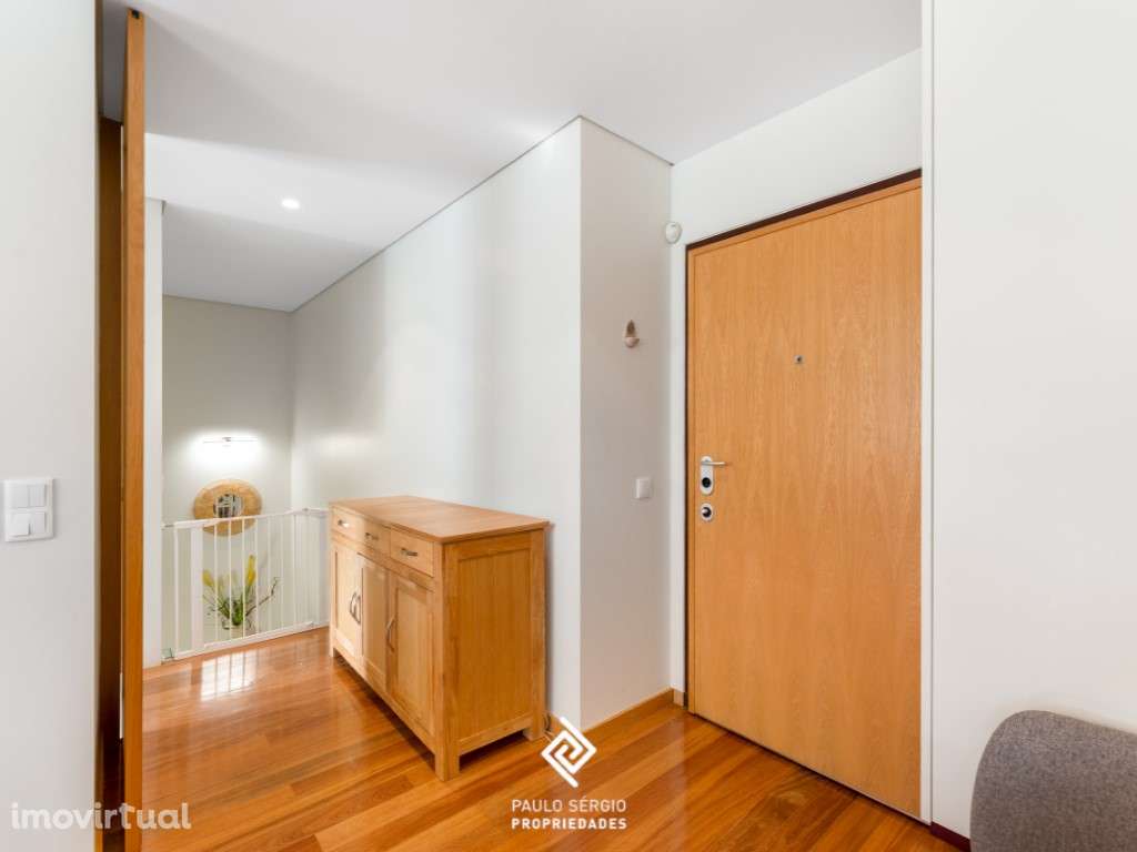 Belíssimo apt T3+1 duplex em Oliveira do Douro, a poucos metros do ... - Grande imagem: 2/20