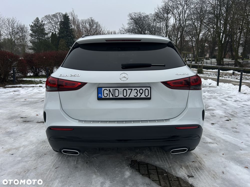Mercedes-Benz GLA 250 4Matic 8G-DCT AMG Line - 5