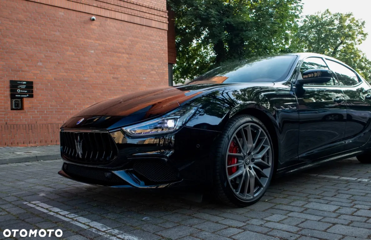 Maserati Ghibli GranSport - 16
