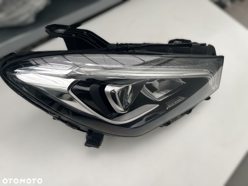 MERCEDES Cla 117 Facelift Reflektor Prawy A1178206861 - 2