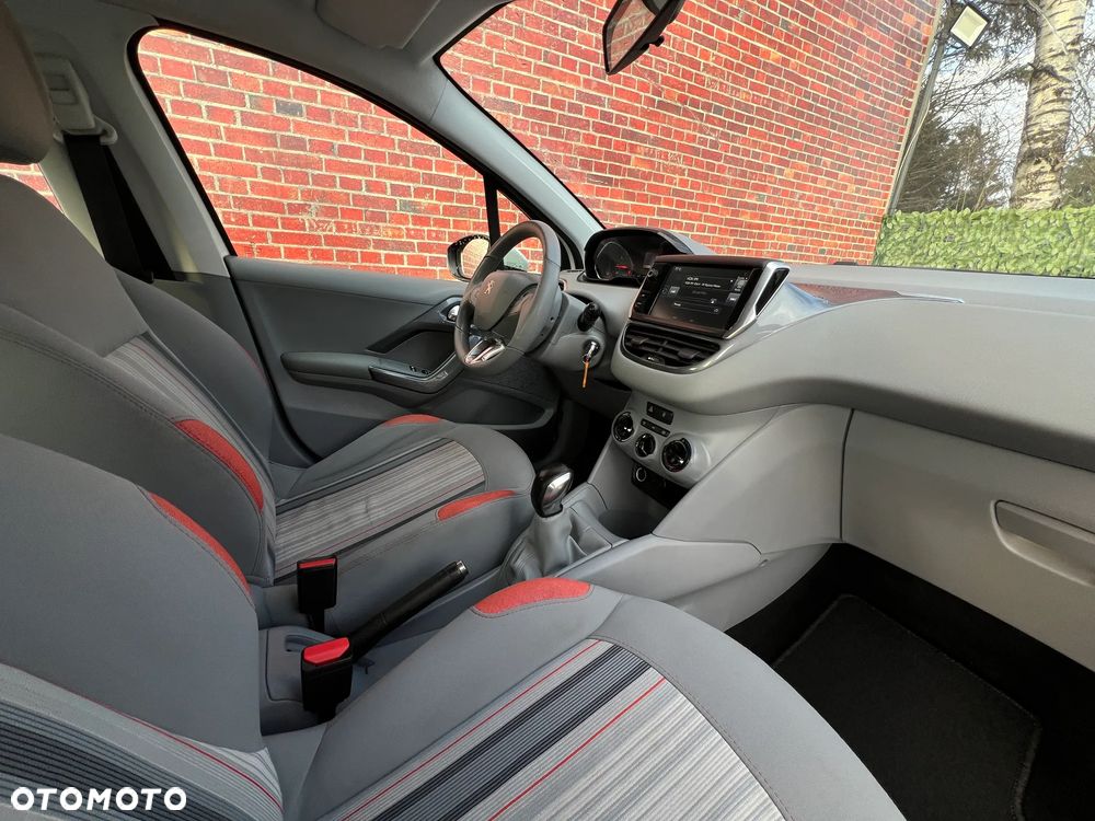 Peugeot 208 - 10