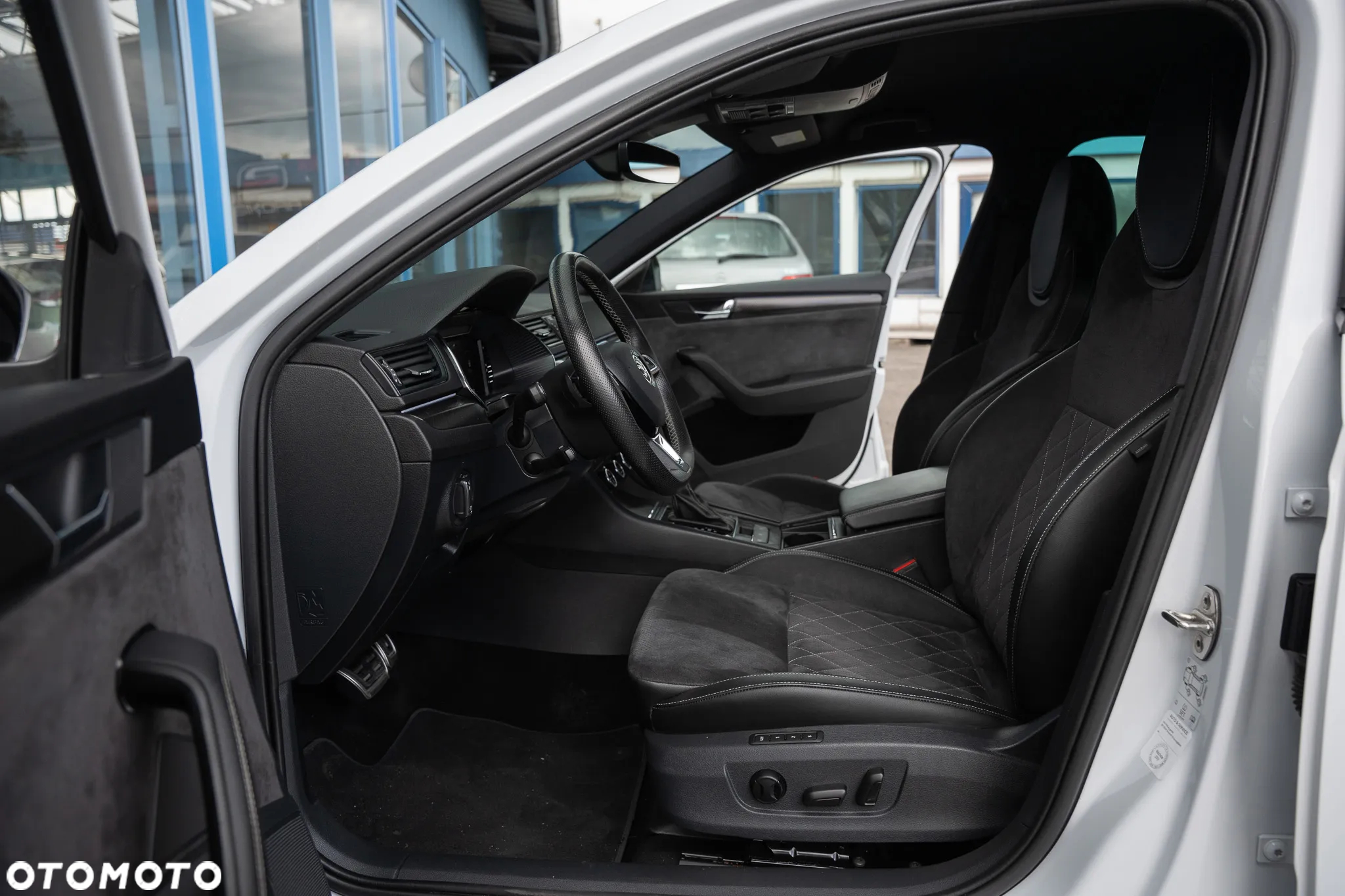 Skoda Superb 2.0 TDI DSG Sportline - 26